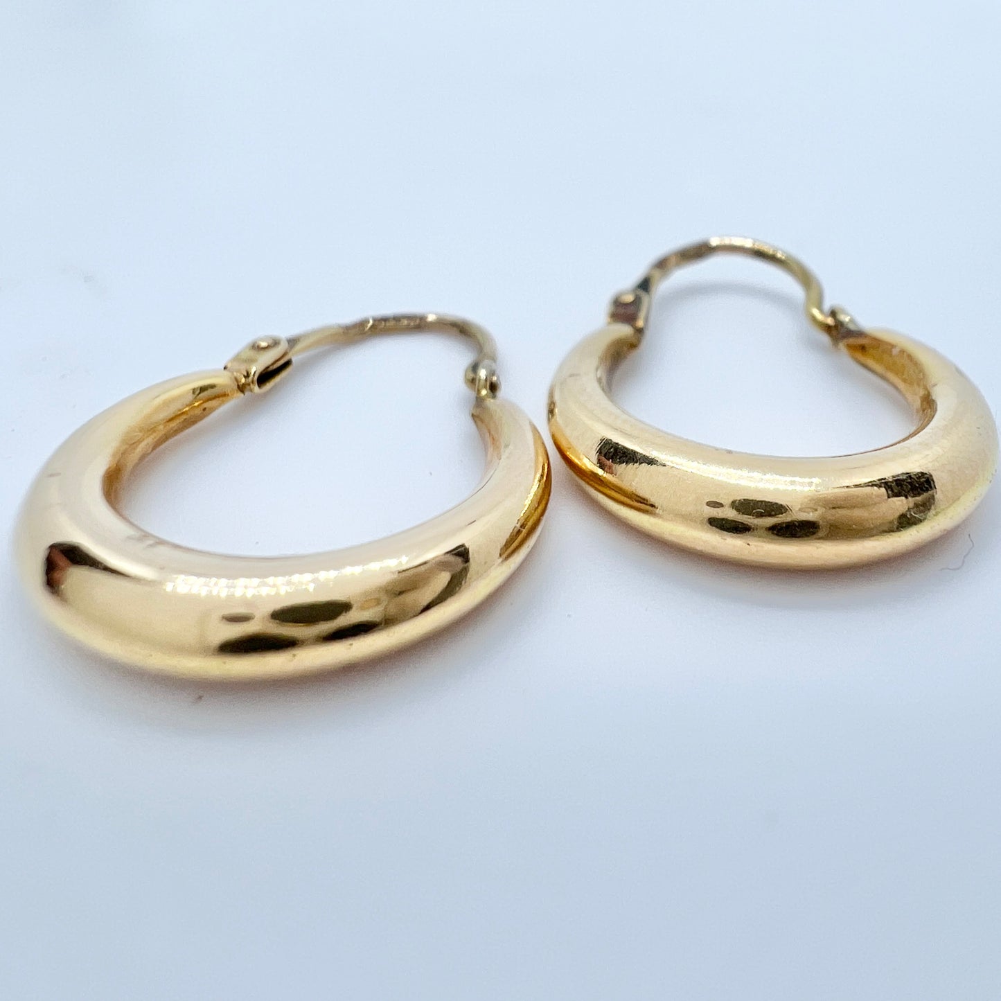 Sweden c 1960s. Vintage 18k Gold Earrings.