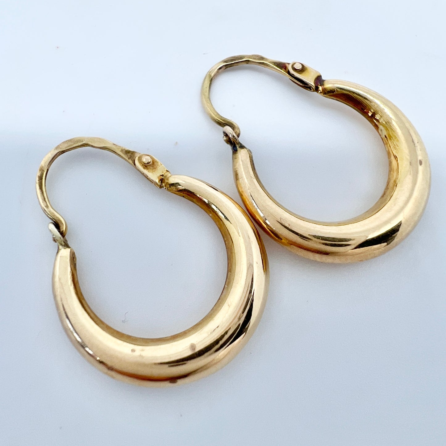 Sweden c 1960s. Vintage 18k Gold Earrings.