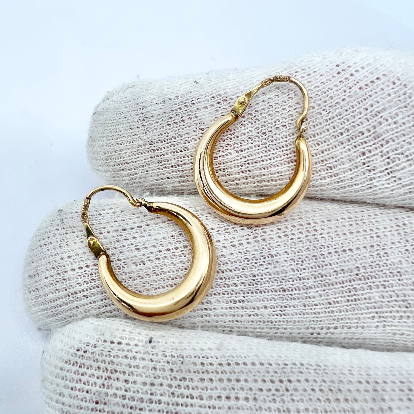 Sweden c 1960s. Vintage 18k Gold Earrings.