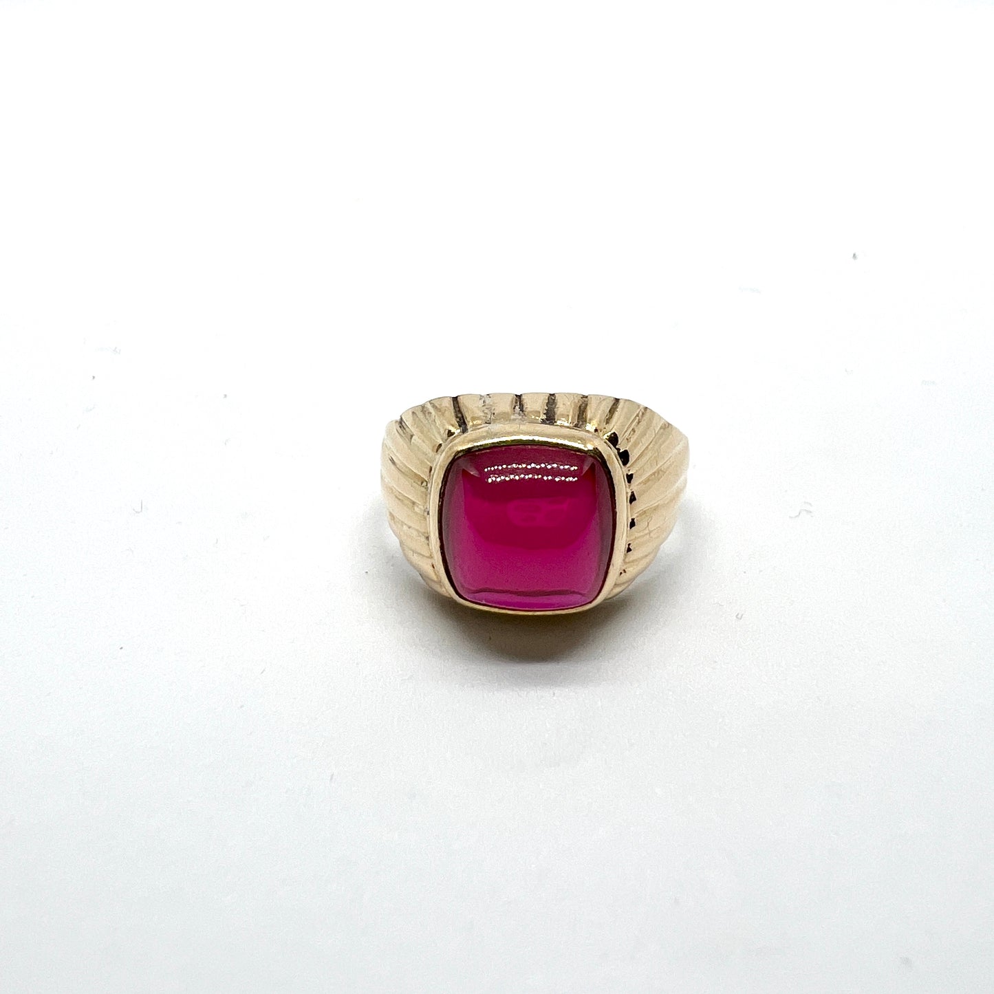 Bengt Hallberg, Sweden 1957. Vintage Mid-Century 18k Gold Synthetic Ruby Ring.