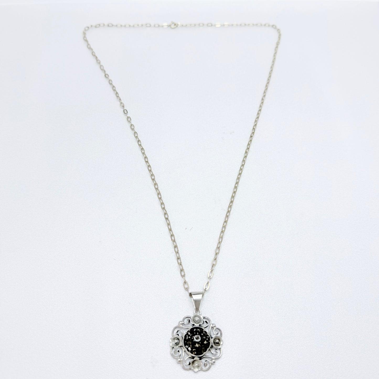 Atlejé Eng, Sweden year 1960. Vintage Solid Silver Porphyry Pendant Long Chain Necklace.
