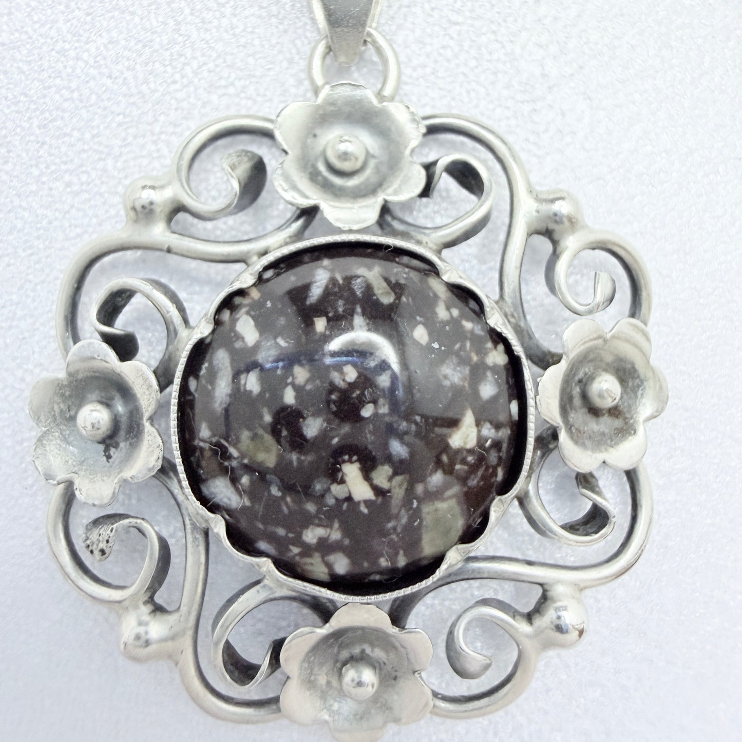 Atlejé Eng, Sweden year 1960. Vintage Solid Silver Porphyry Pendant Long Chain Necklace.