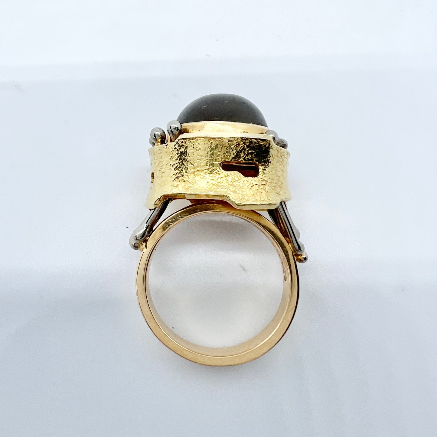 Claes E Giertta, Sweden 1971. Vintage 18k Gold Gray Moonstone Ring. Signed. 13.9 gram