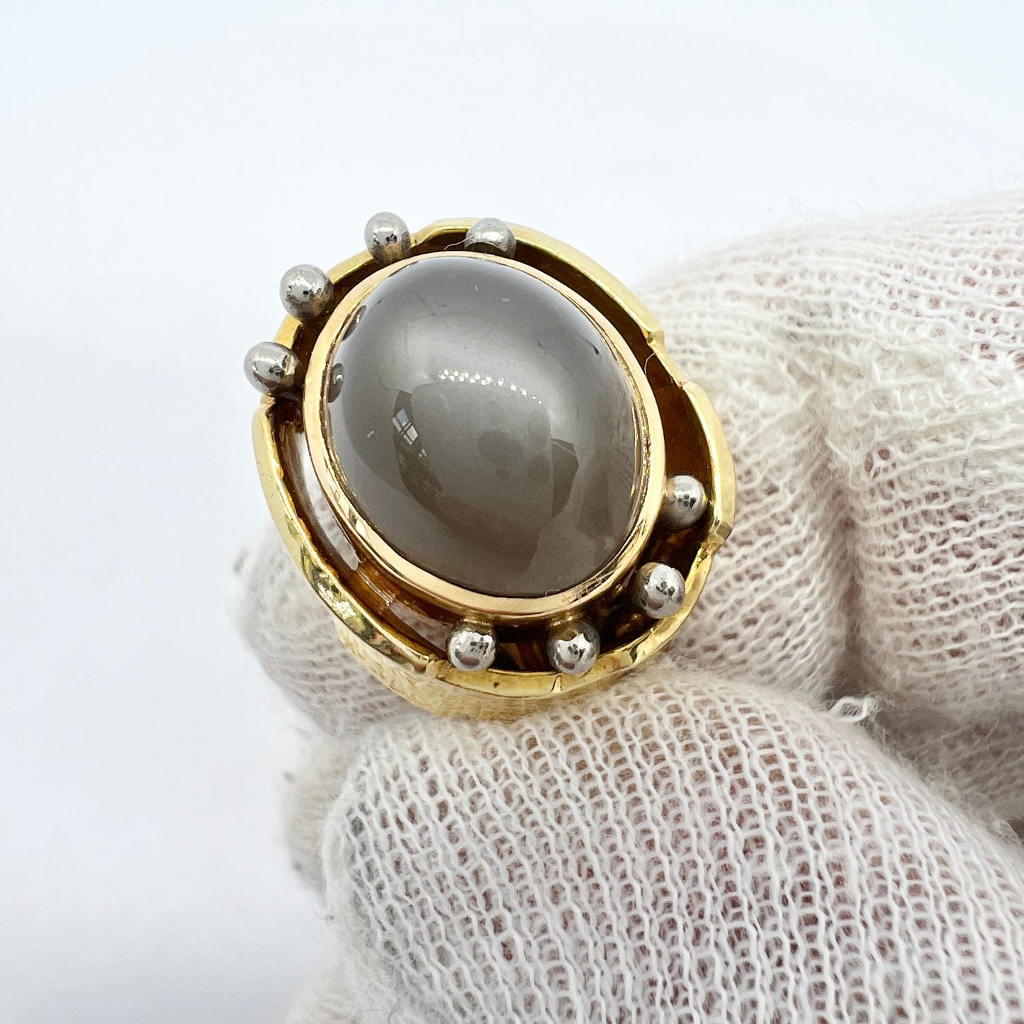 Claes E Giertta, Sweden 1971. Vintage 18k Gold Gray Moonstone Ring. Signed. 13.9 gram