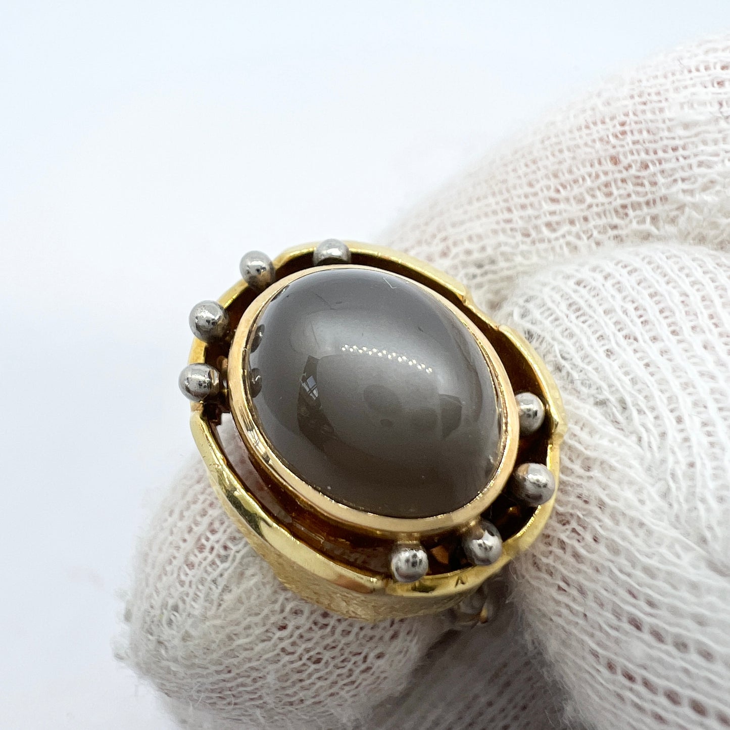 Claes E Giertta, Sweden 1971. Vintage 18k Gold Gray Moonstone Ring. Signed. 13.9 gram