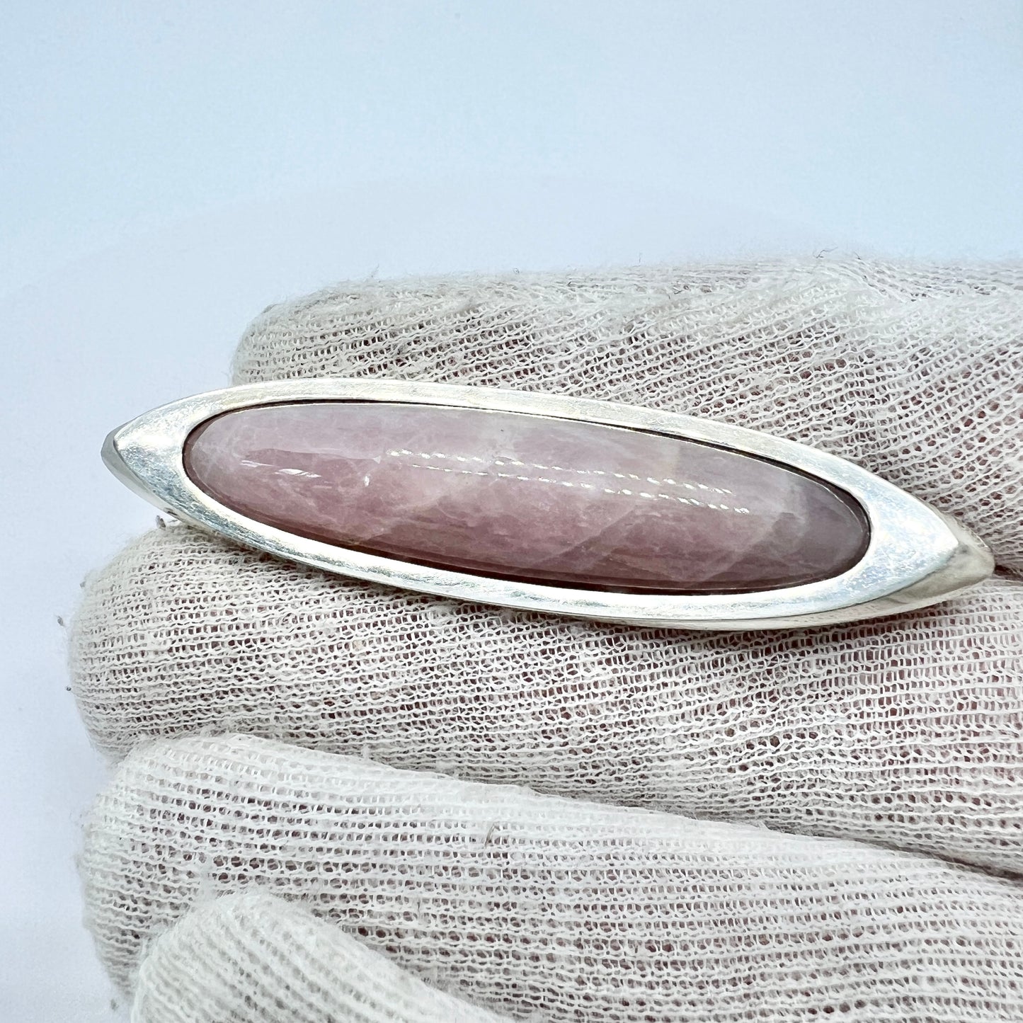 Helge Narsakka, Finland 1959. Vintage Mid-Century Modern Solid Silver Rose Quartz Brooch.