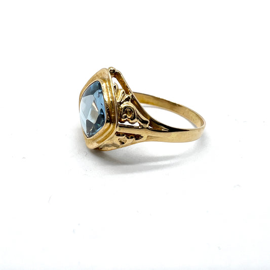 W&A, Sweden 1957. Vintage Mid-Century 18k Gold Synthetic Spinel Ring.