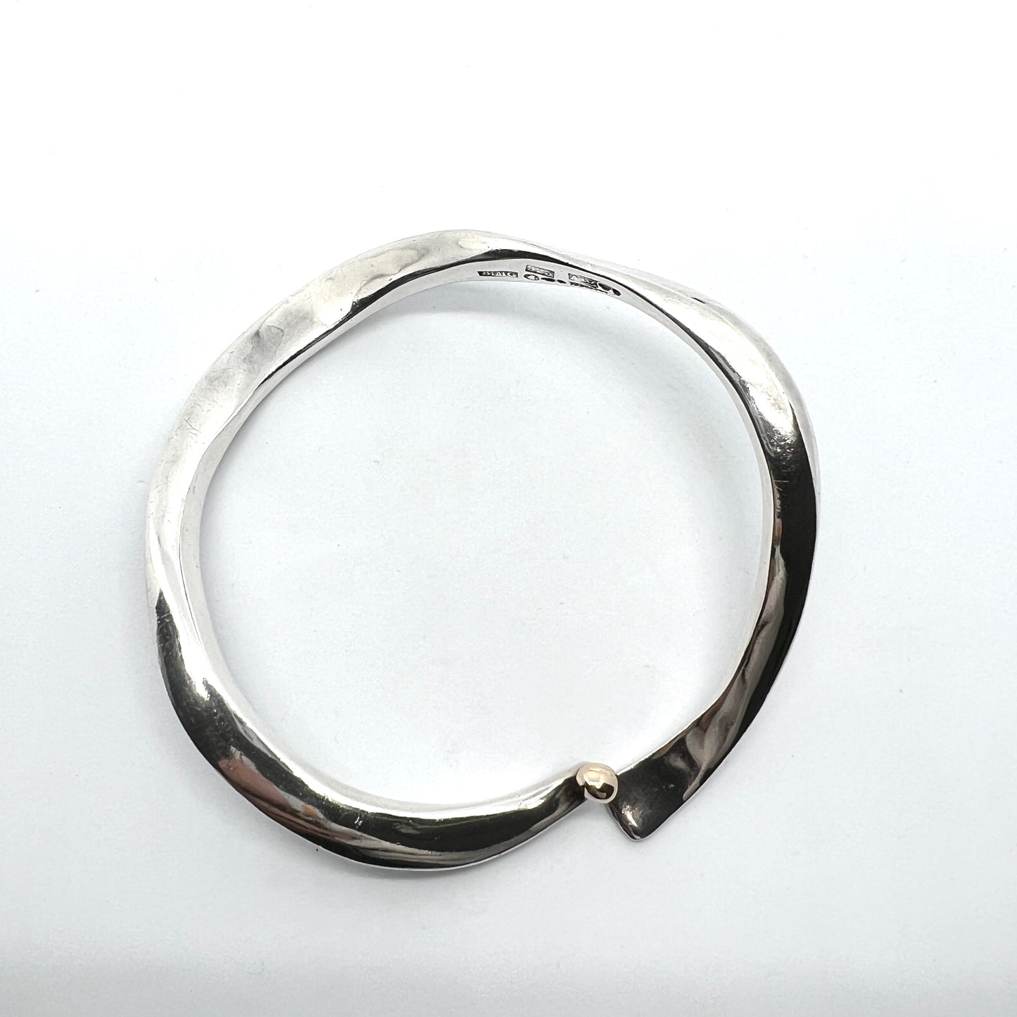 B Gunnarsson, Sweden 1975. Chunky Vintage Modernist Sterling Silver Bangle Bracelet.