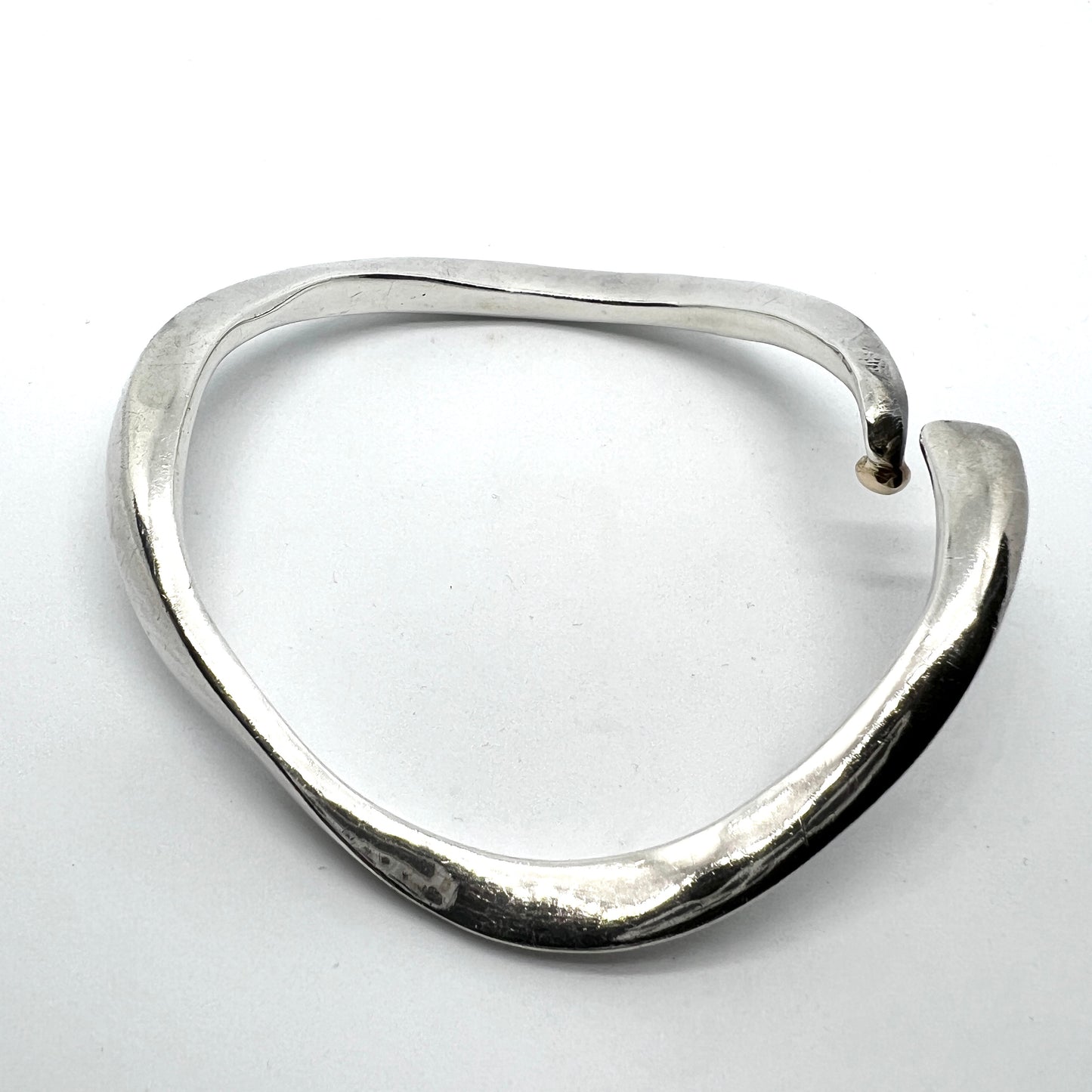 B Gunnarsson, Sweden 1975. Chunky Vintage Modernist Sterling Silver Bangle Bracelet.