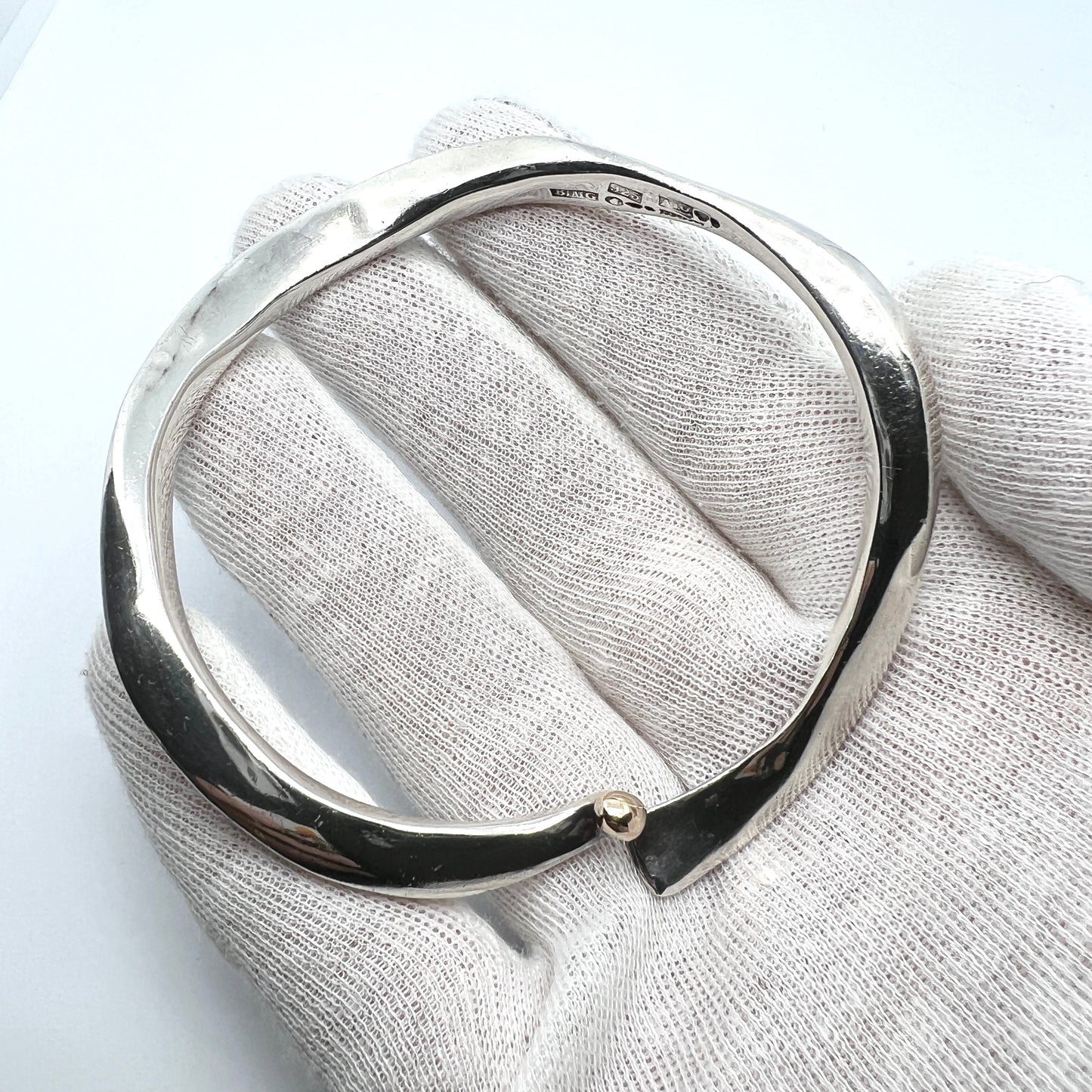 B Gunnarsson, Sweden 1975. Chunky Vintage Modernist Sterling Silver Bangle Bracelet.