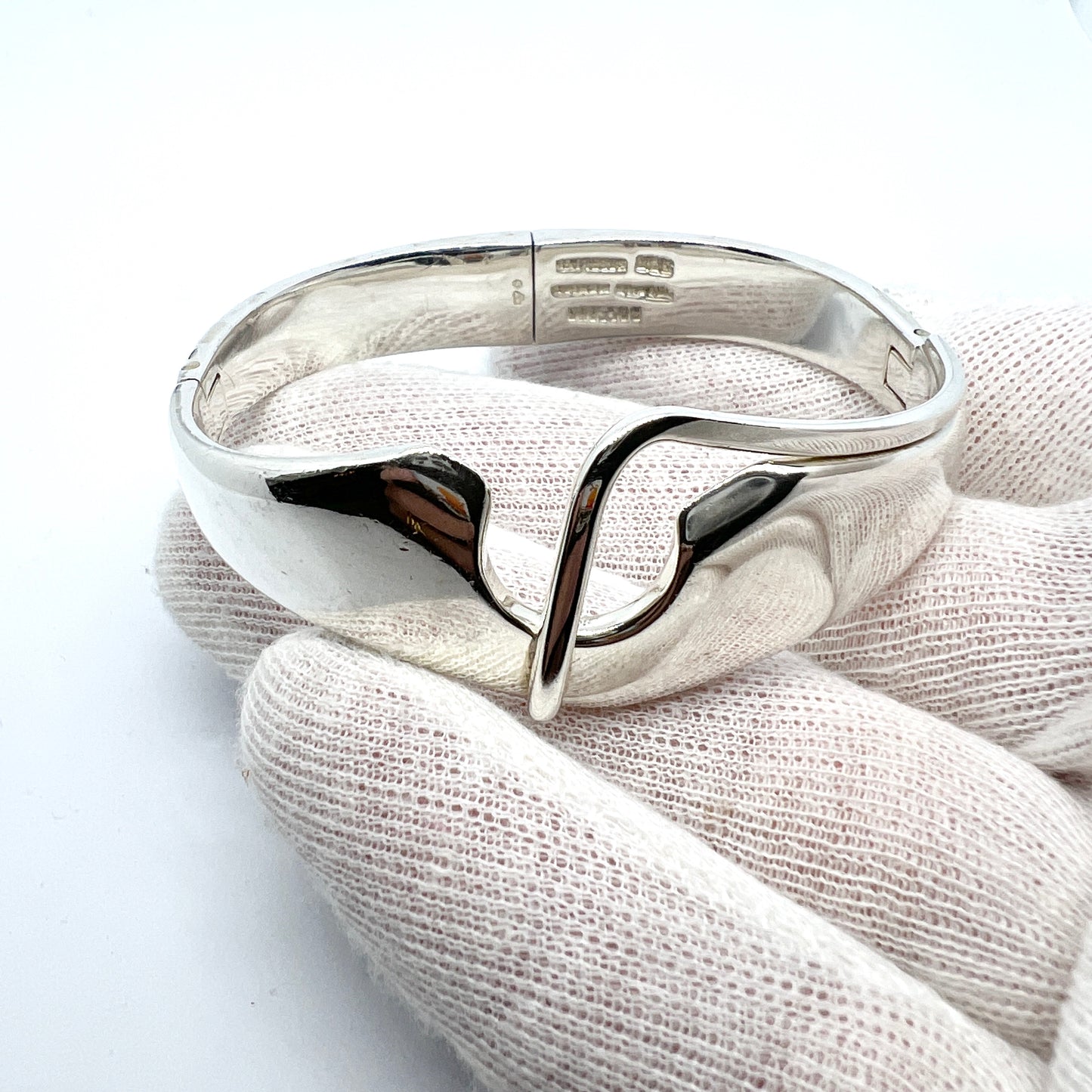 Rossana, Mexico. Vintage Sterling Silver Hinged Bracelet.