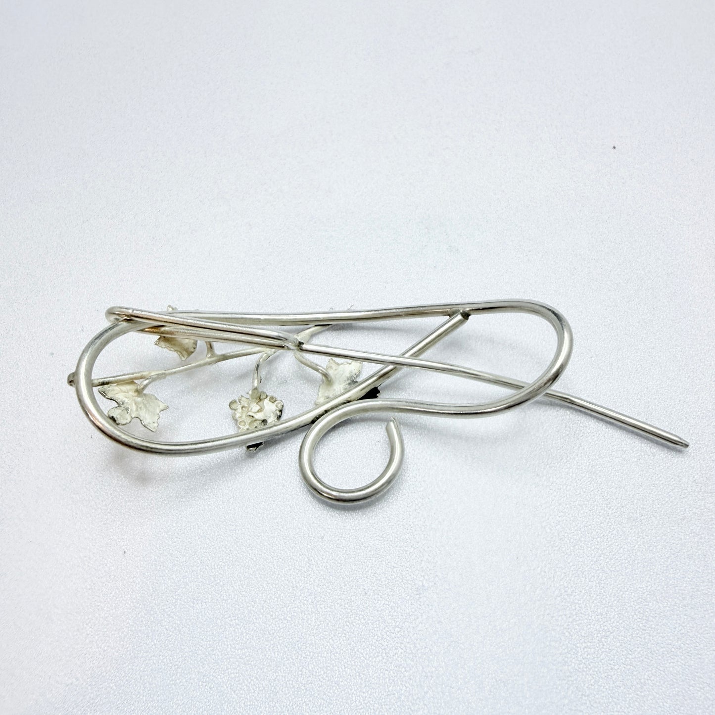 Guld og Sølv Design, Denmark 1970s. Large Sterling Silver Grapevine Hair Jewelry.