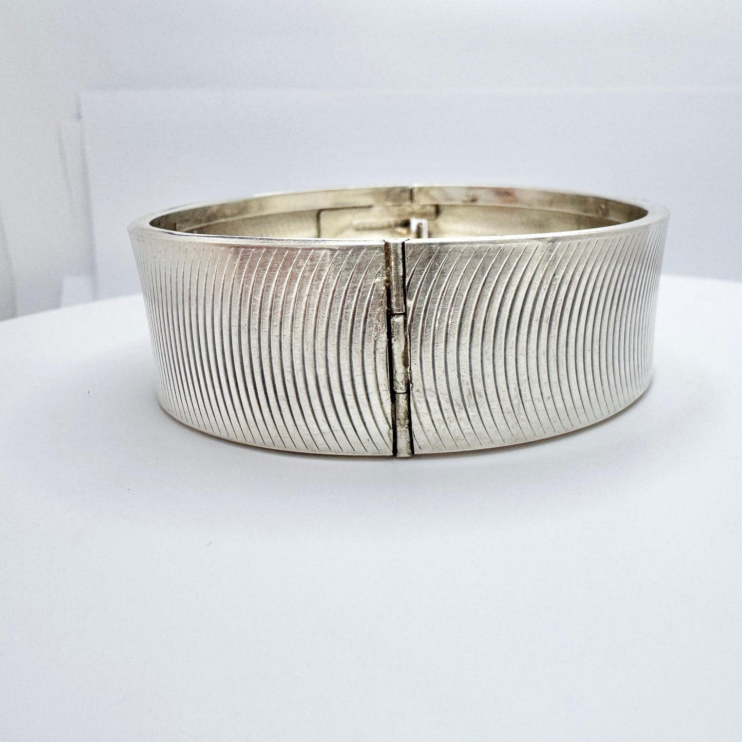 Andreas Daub, Germany ca 1950s. Vintage Solid SIlver Hinged Bangle Bracelet.