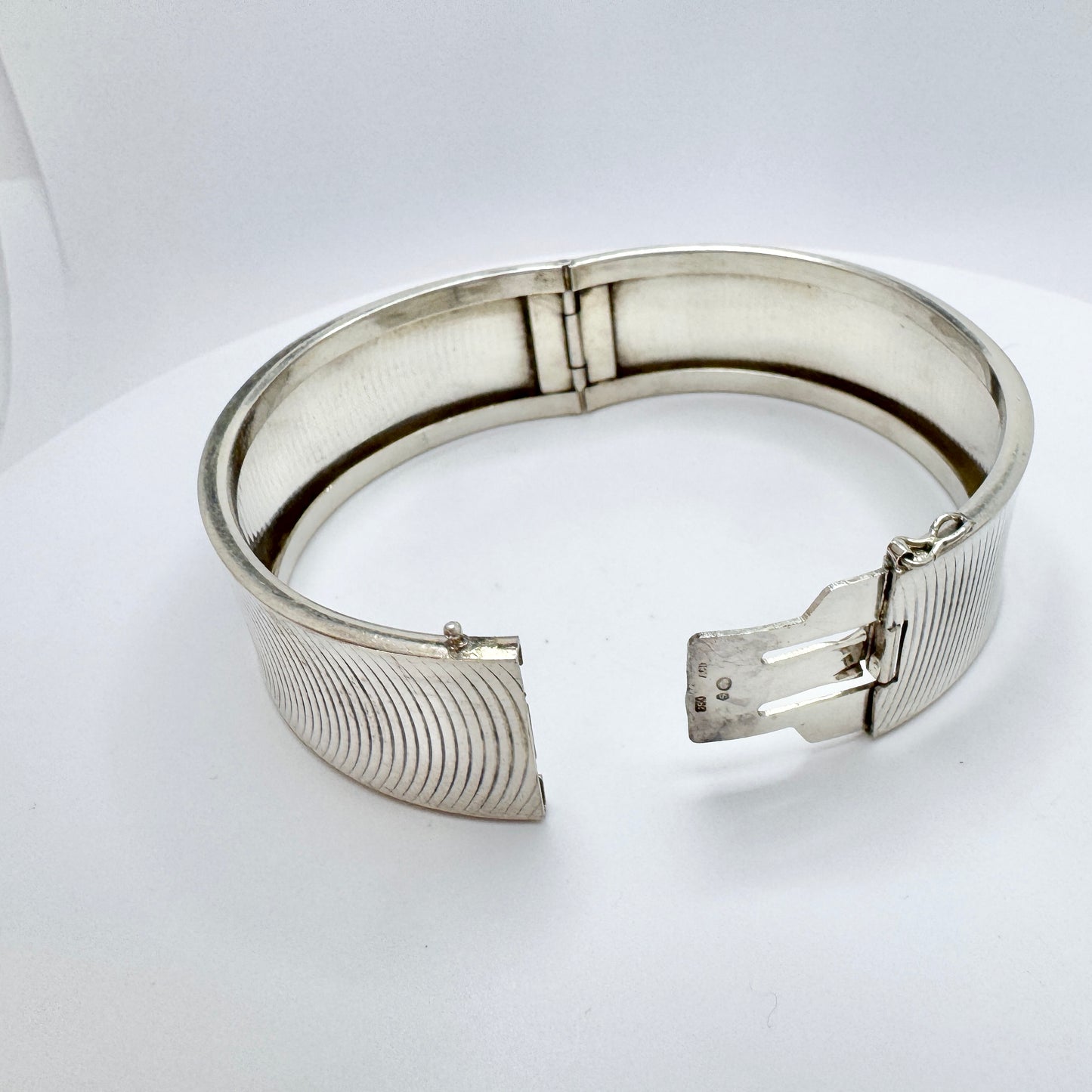 Andreas Daub, Germany ca 1950s. Vintage Solid SIlver Hinged Bangle Bracelet.
