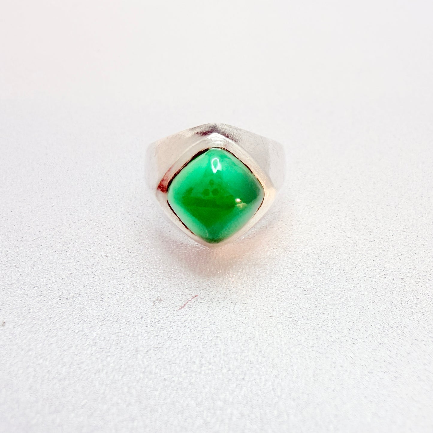 Kaplan, Sweden 1967. Vintage Sterling Silver Space Age Chrysoprase Ring.