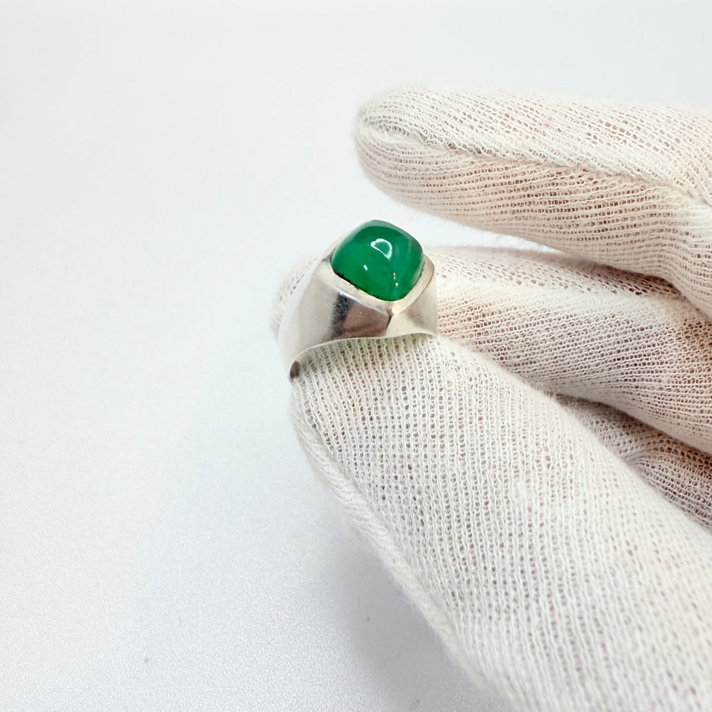 Kaplan, Sweden 1967. Vintage Sterling Silver Space Age Chrysoprase Ring.