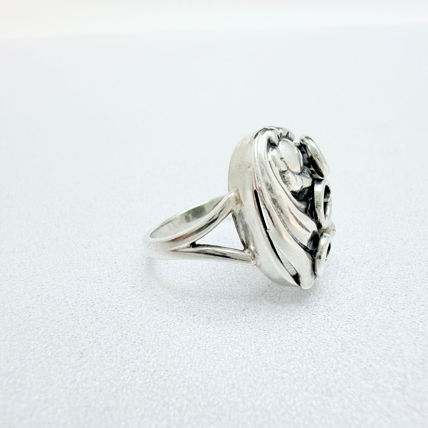 Kaplan, Sweden 1950s. Vintage Solid Silver Flower Ring.