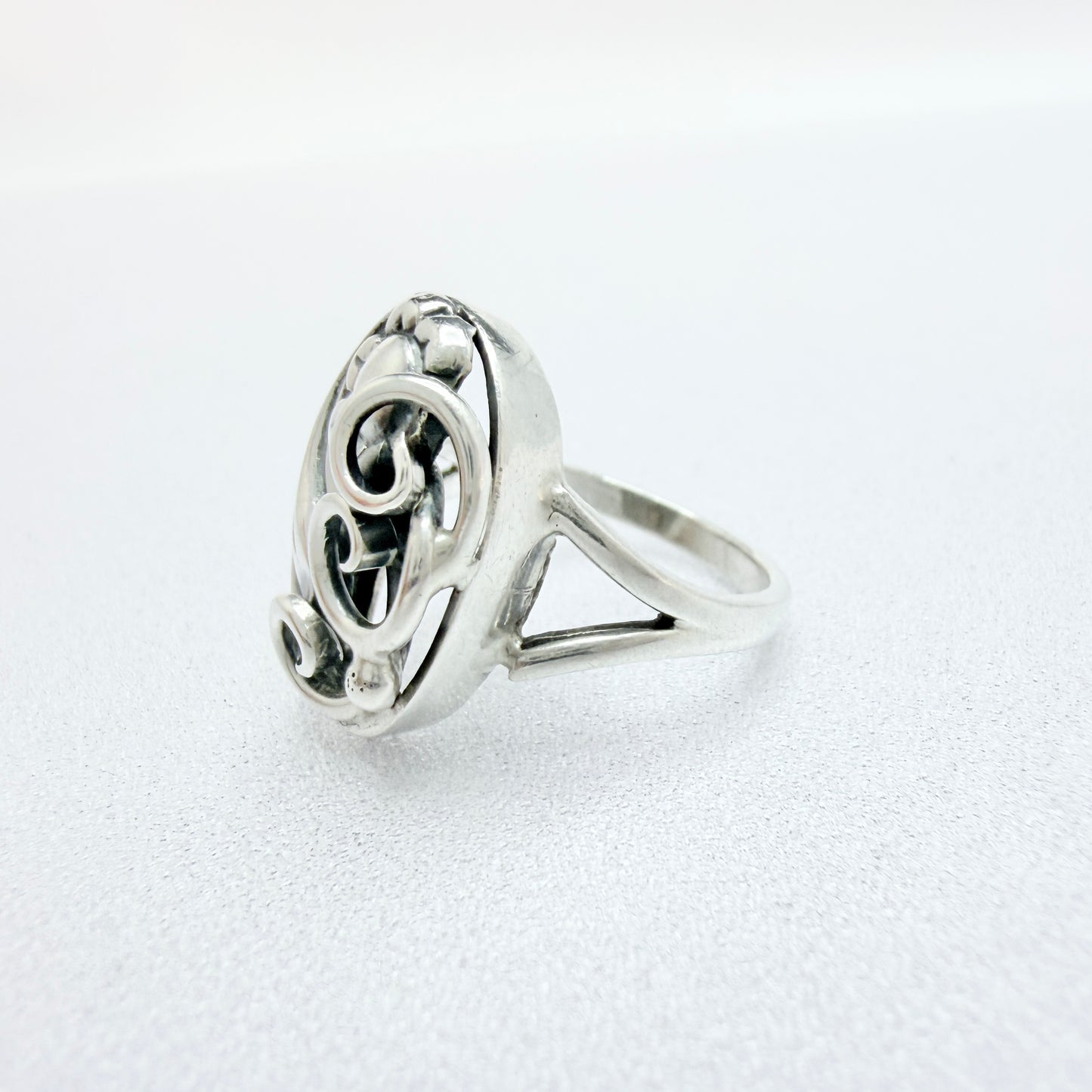 Kaplan, Sweden 1950s. Vintage Solid Silver Flower Ring.