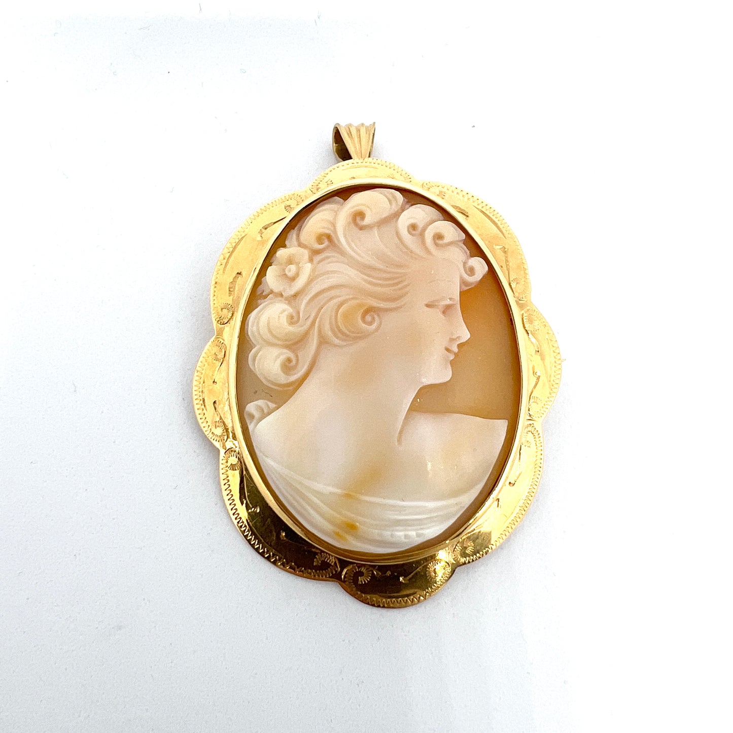 Olausson, Sweden 1947, Vintage 18k Gold Cameo Pendant Brooch.