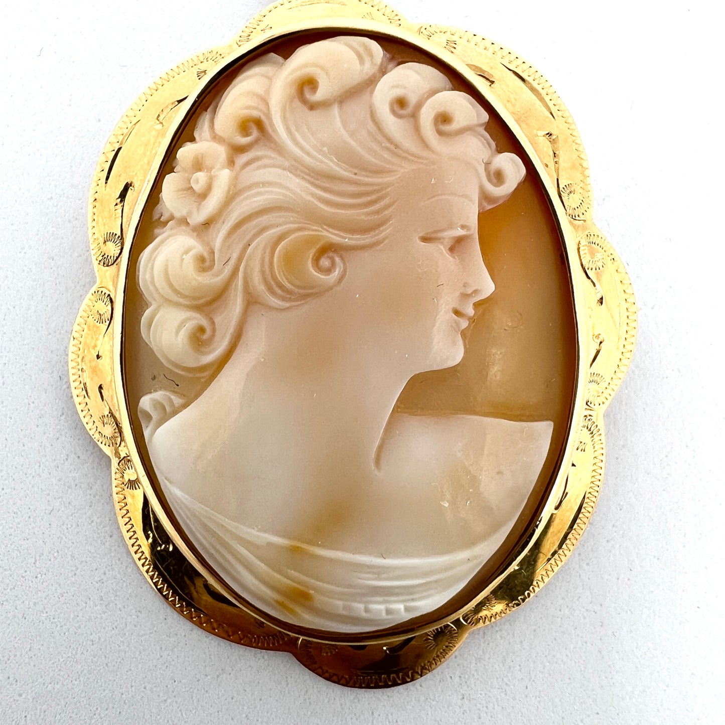 Olausson, Sweden 1947, Vintage 18k Gold Cameo Pendant Brooch.