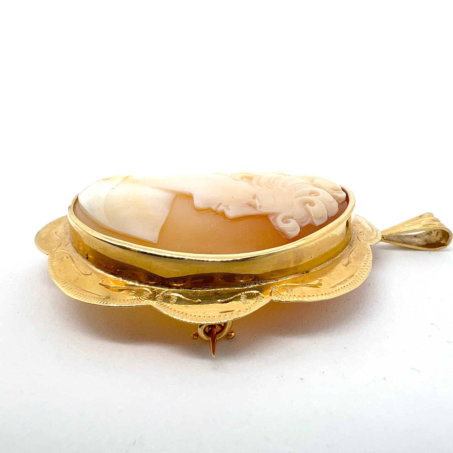 Olausson, Sweden 1947, Vintage 18k Gold Cameo Pendant Brooch.