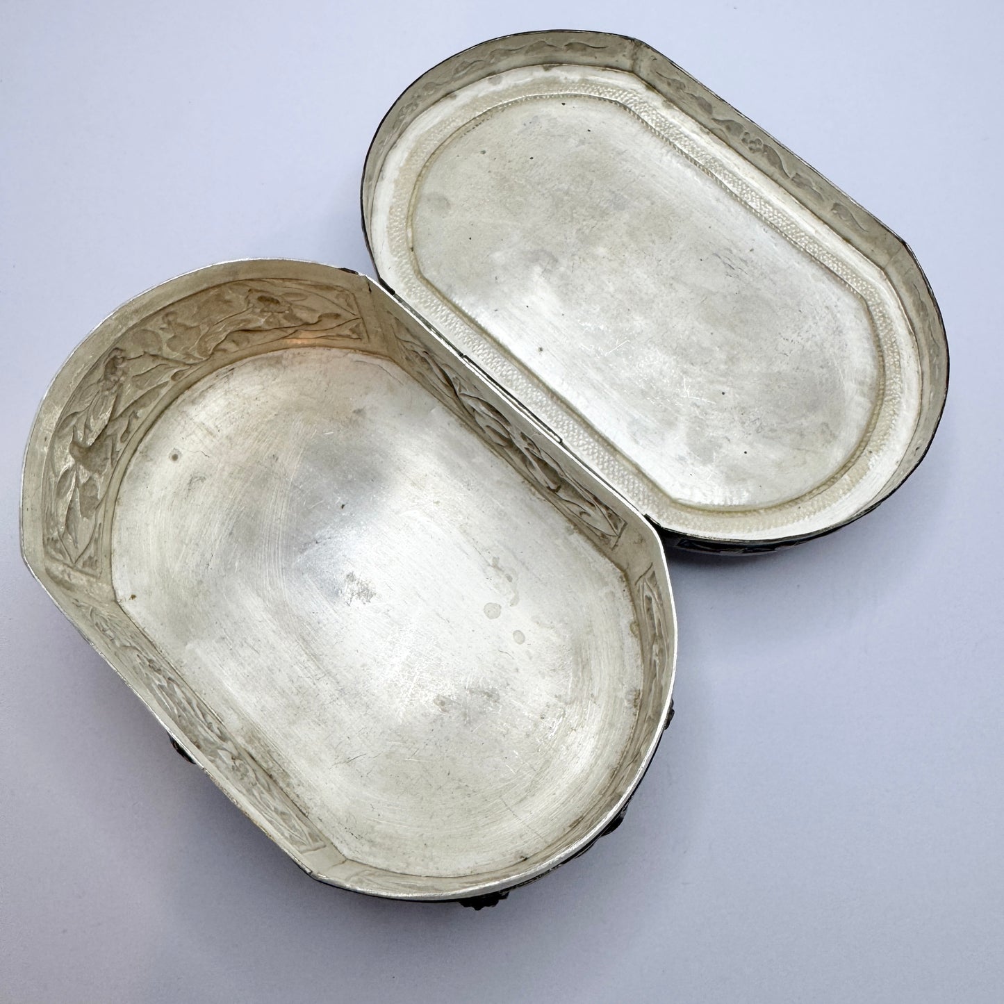 Oriental Antique / Vintage Solid Silver Carved MoP Inlay Jewlery Casket Trinket Box.