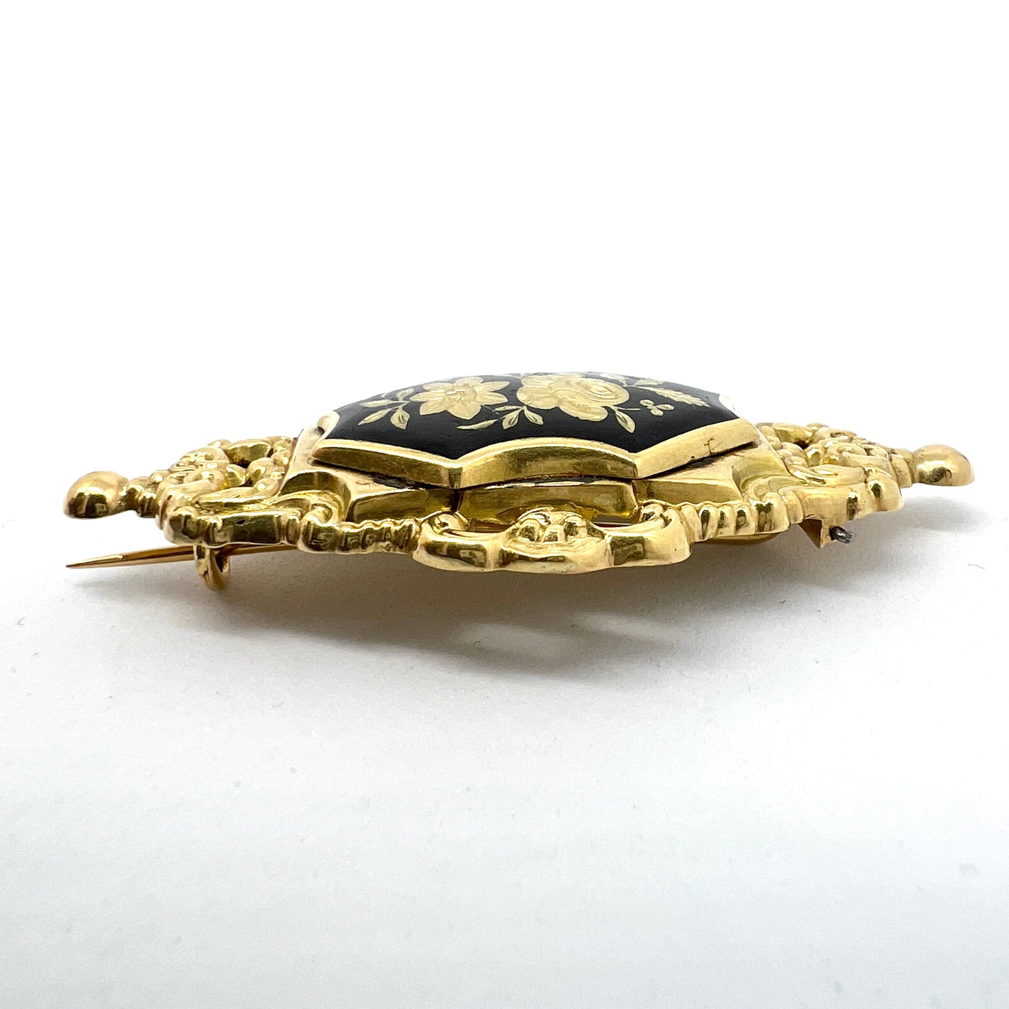 Bernhard Hertz, Sweden c year 1900, 18k Gold Enamel Mourning Brooch.