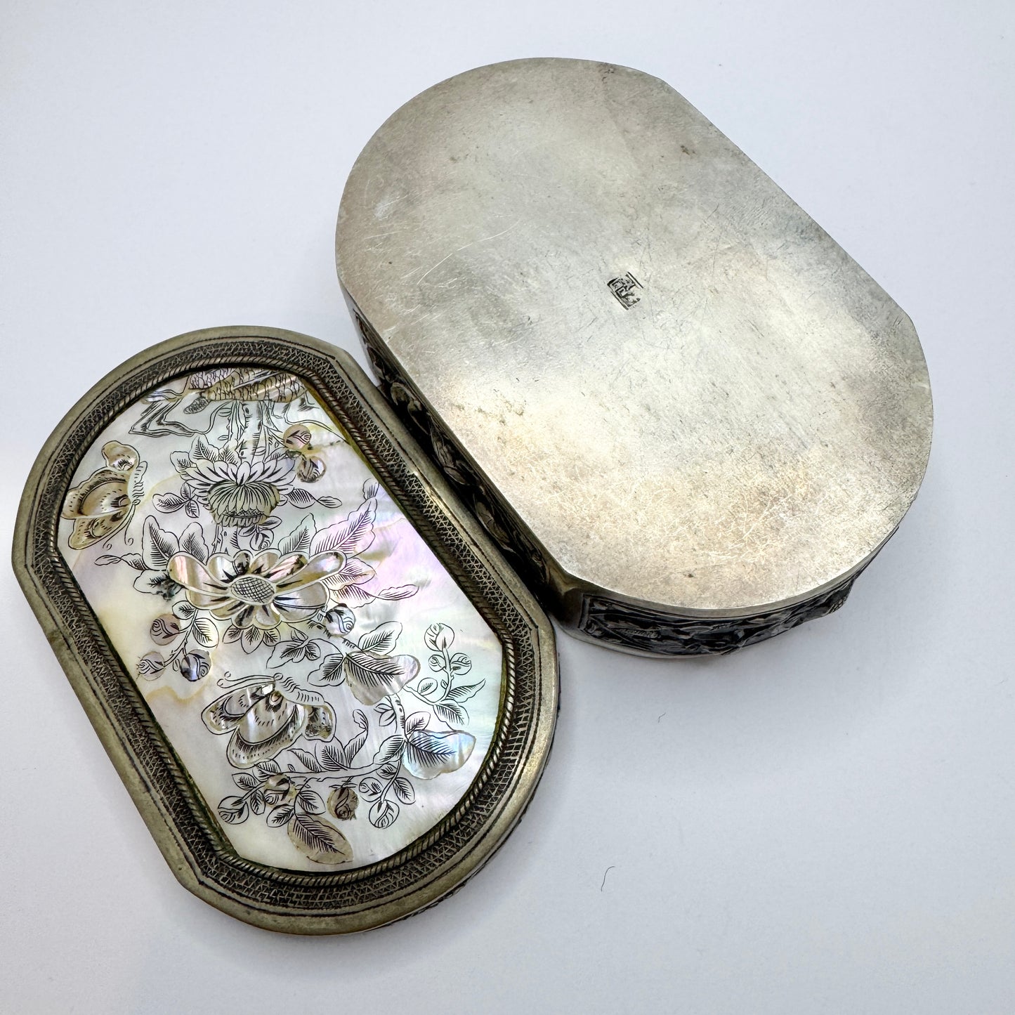 Oriental Antique / Vintage Solid Silver Carved MoP Inlay Jewlery Casket Trinket Box.