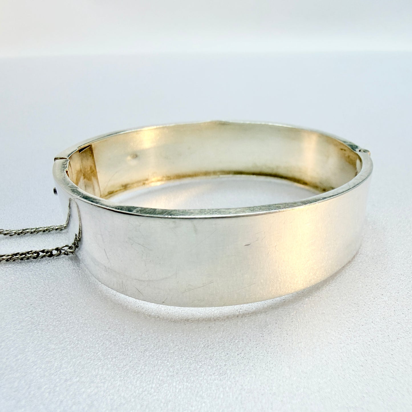 Vintage or Antique Solid Silver Hinged Bangle Bracelet.