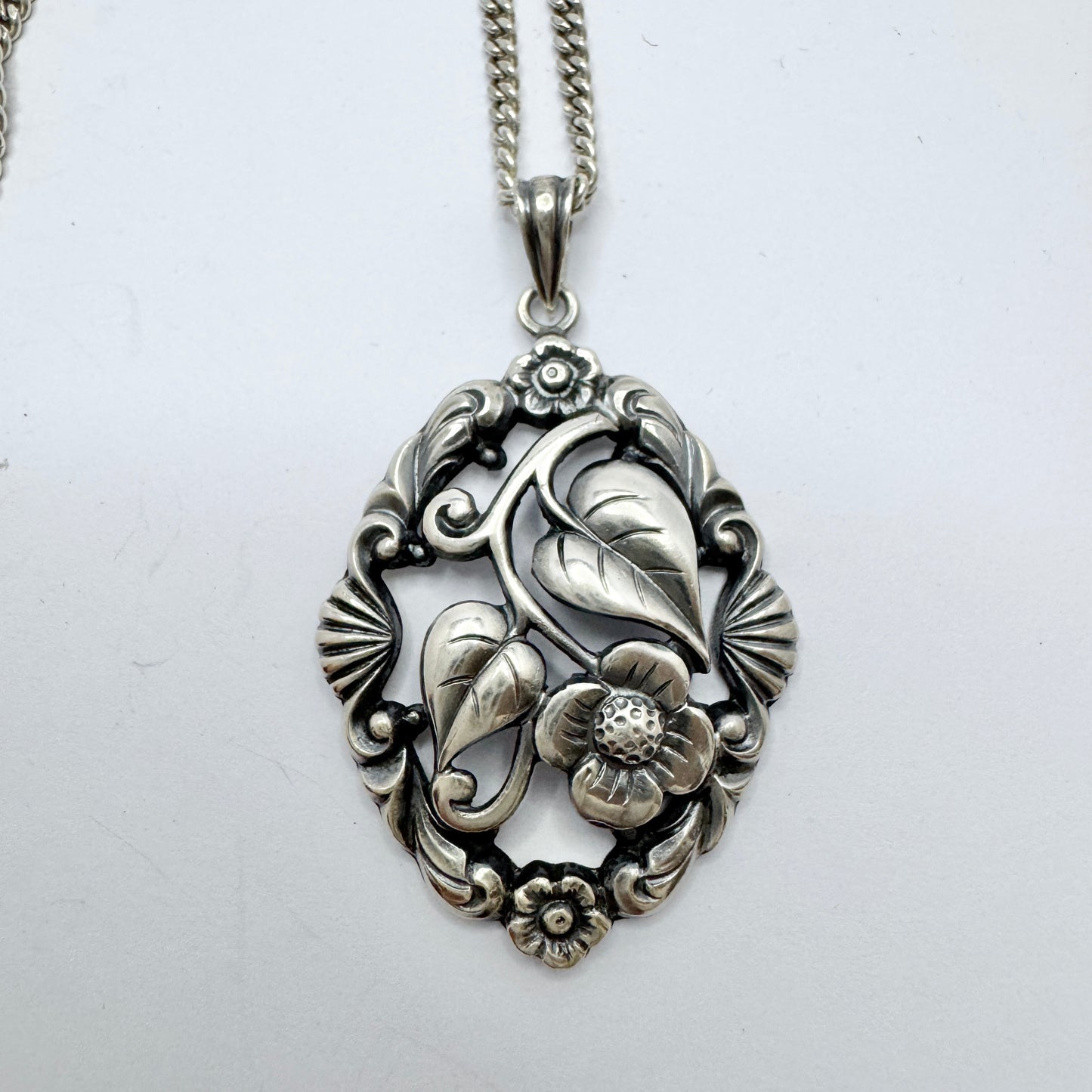 G Dahlgren, Sweden 1947. Vintage Sterling Silver Pendant Necklace.