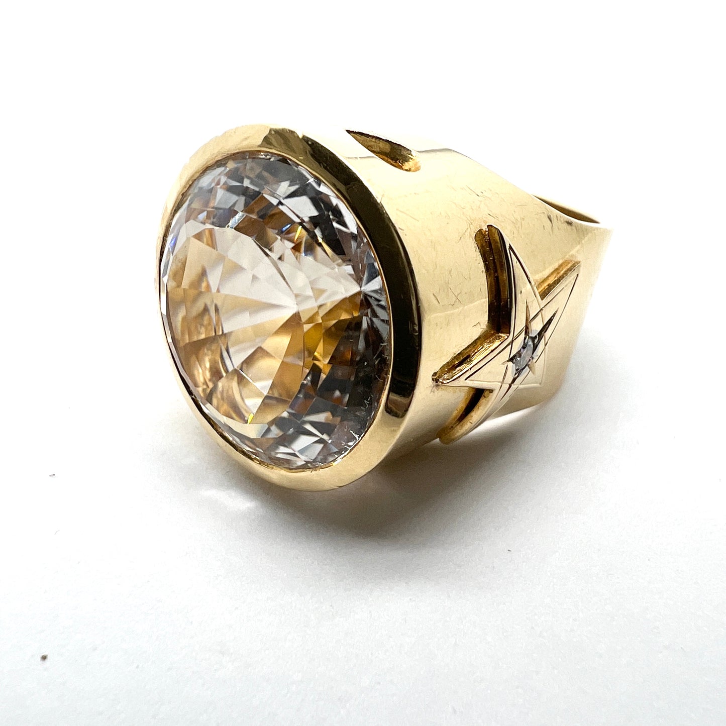 Stockholm 1971. Massive 37 gram Vintage Space Age 18k Gold Diamond Rock Crystal Ring.