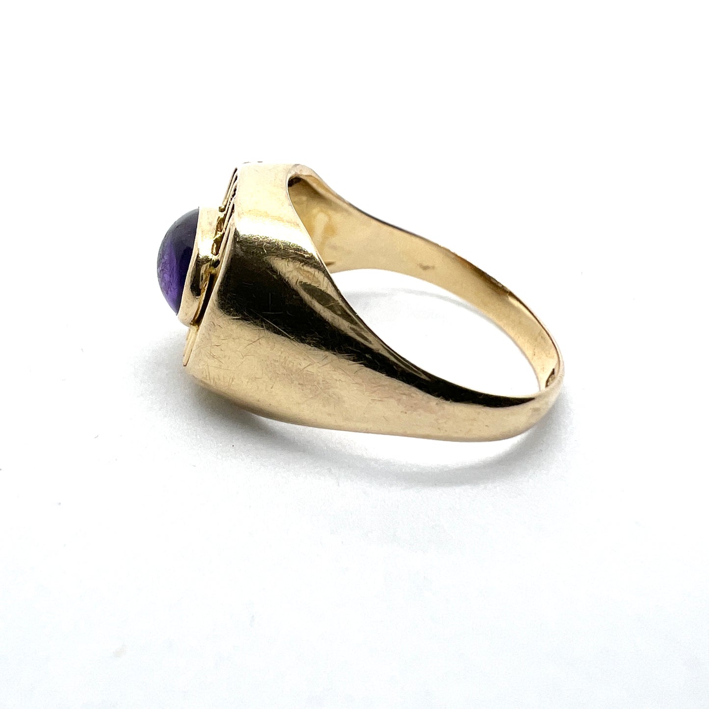 Brofod, Sweden 1964. Vintage Modernist 18k Gold Amethyst Ring.