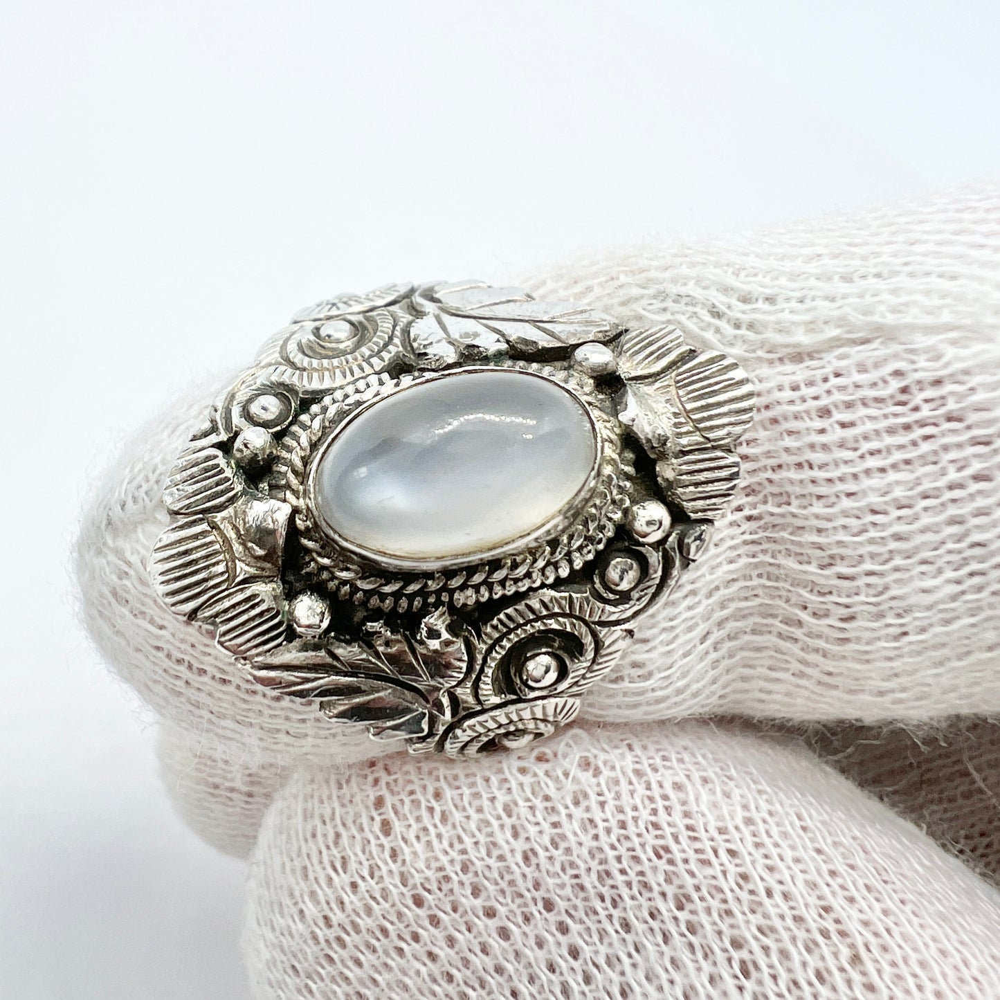 Vintage Solid Silver Moonstone Ring.