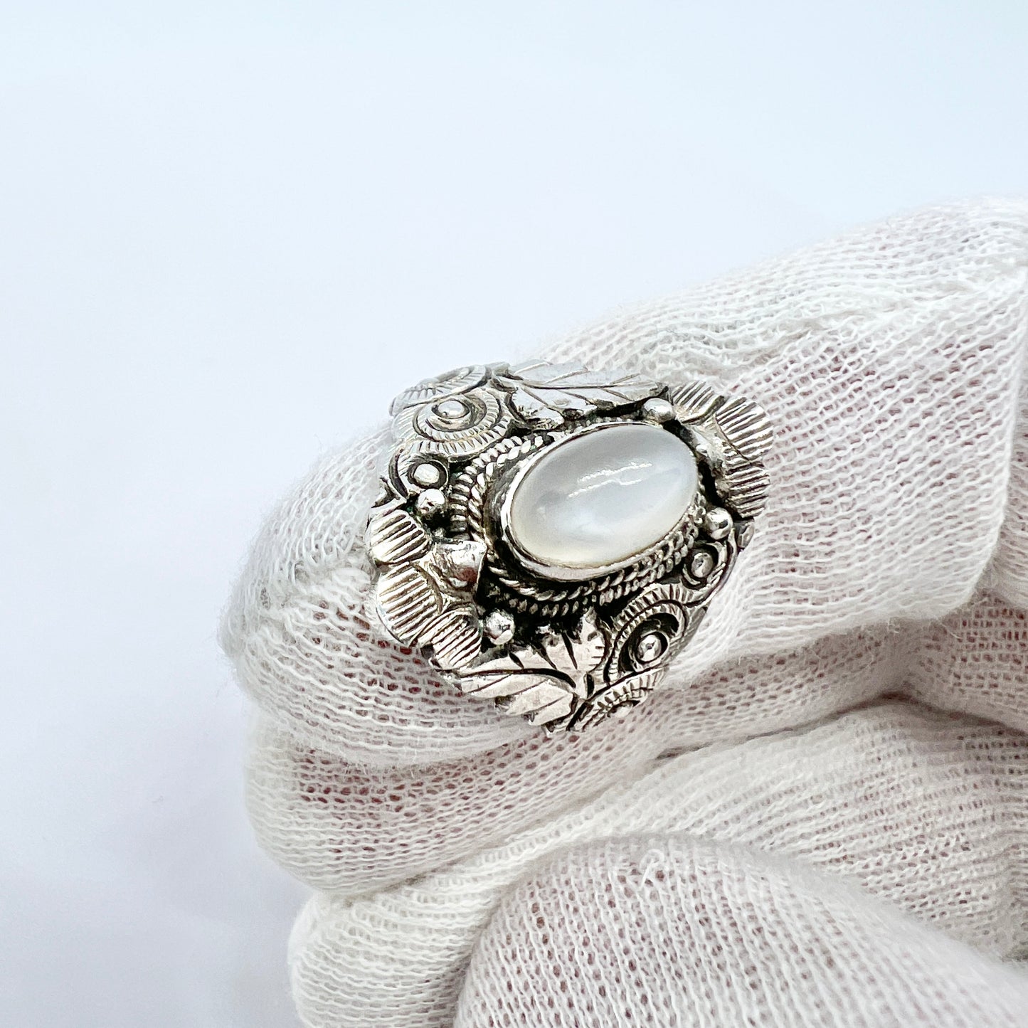 Vintage Solid Silver Moonstone Ring.