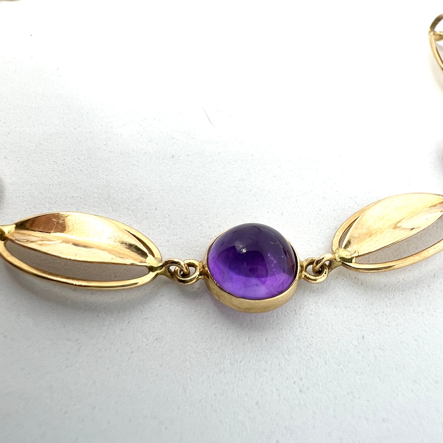 Ekström & Blohm, Sweden 1955. Vintage Mid-century 18k Gold Amethyst Bracelet.