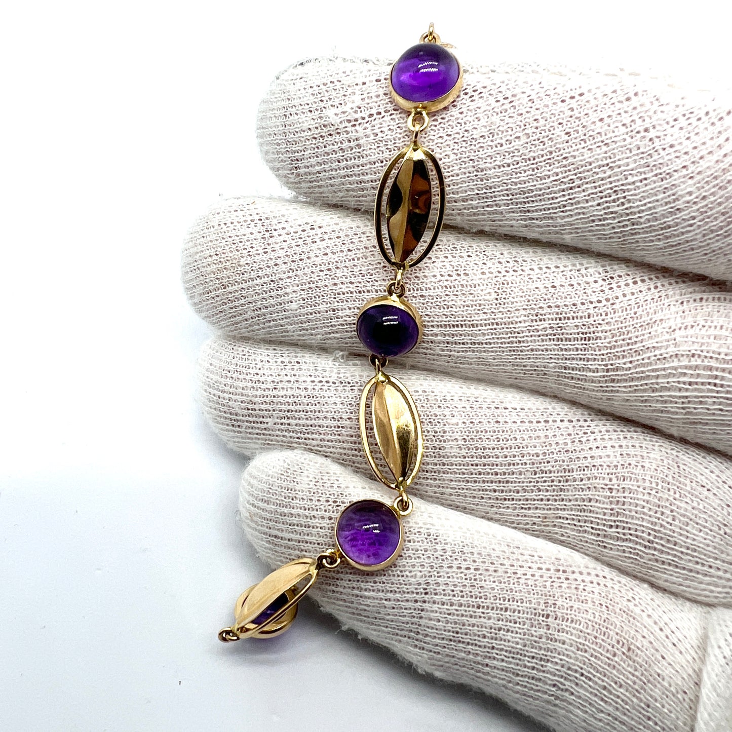 Ekström & Blohm, Sweden 1955. Vintage Mid-century 18k Gold Amethyst Bracelet.