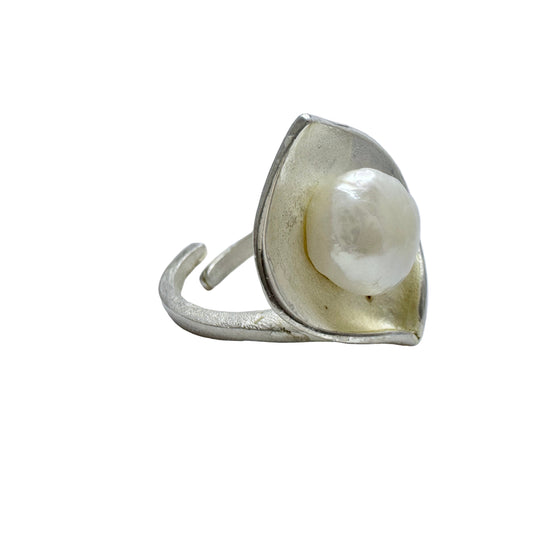Bijou Jeunesse, Germany. Sterling Silver Pearl Ring.