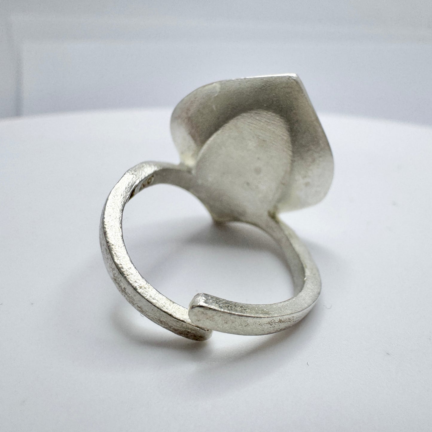 Bijou Jeunesse, Germany. Sterling Silver Pearl Ring.