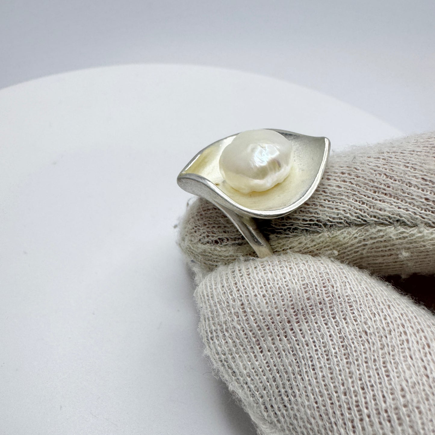 Bijou Jeunesse, Germany. Sterling Silver Pearl Ring.