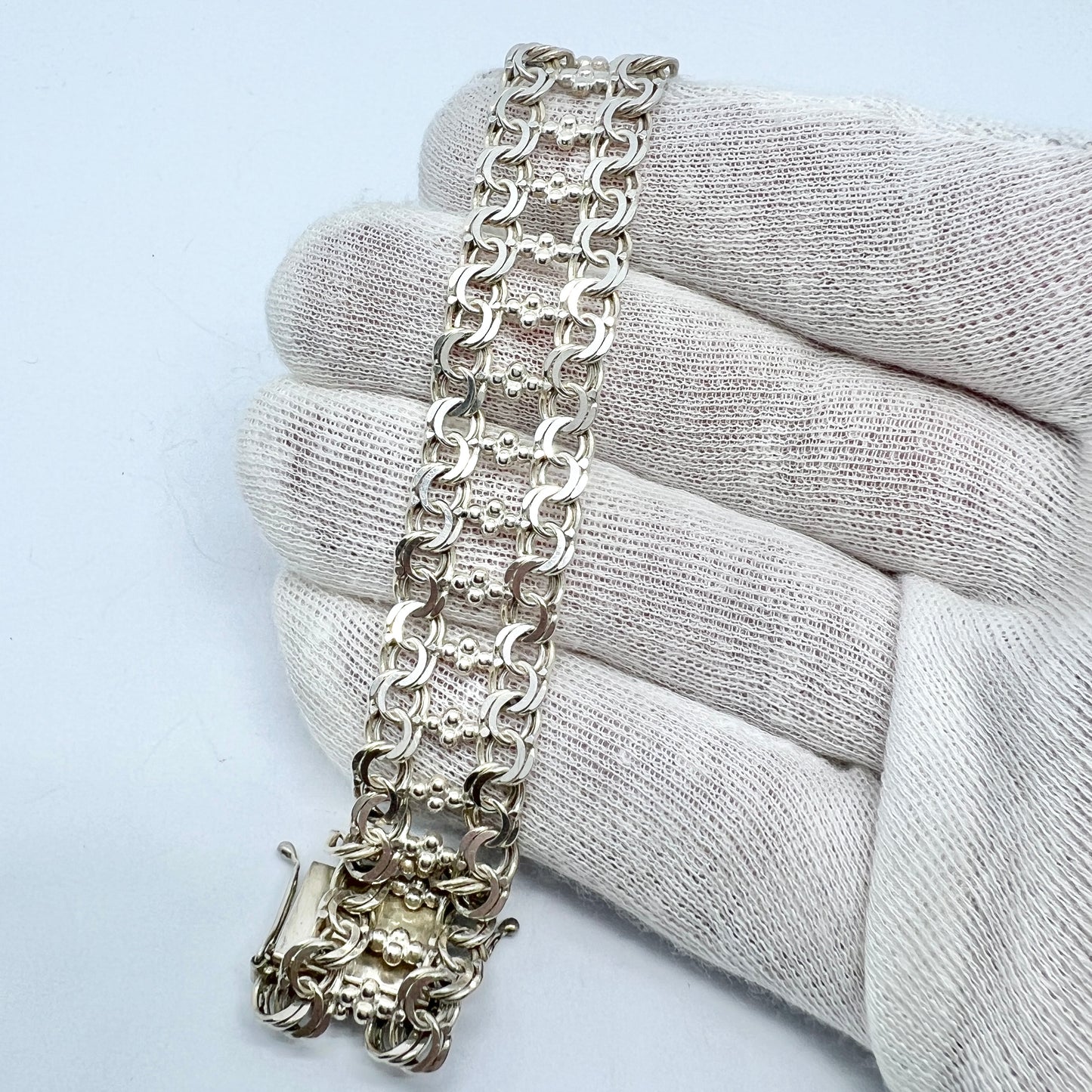 Göte Engström, Sweden 1974. Vintage Solid Silver Double Bismarck Bracelet.