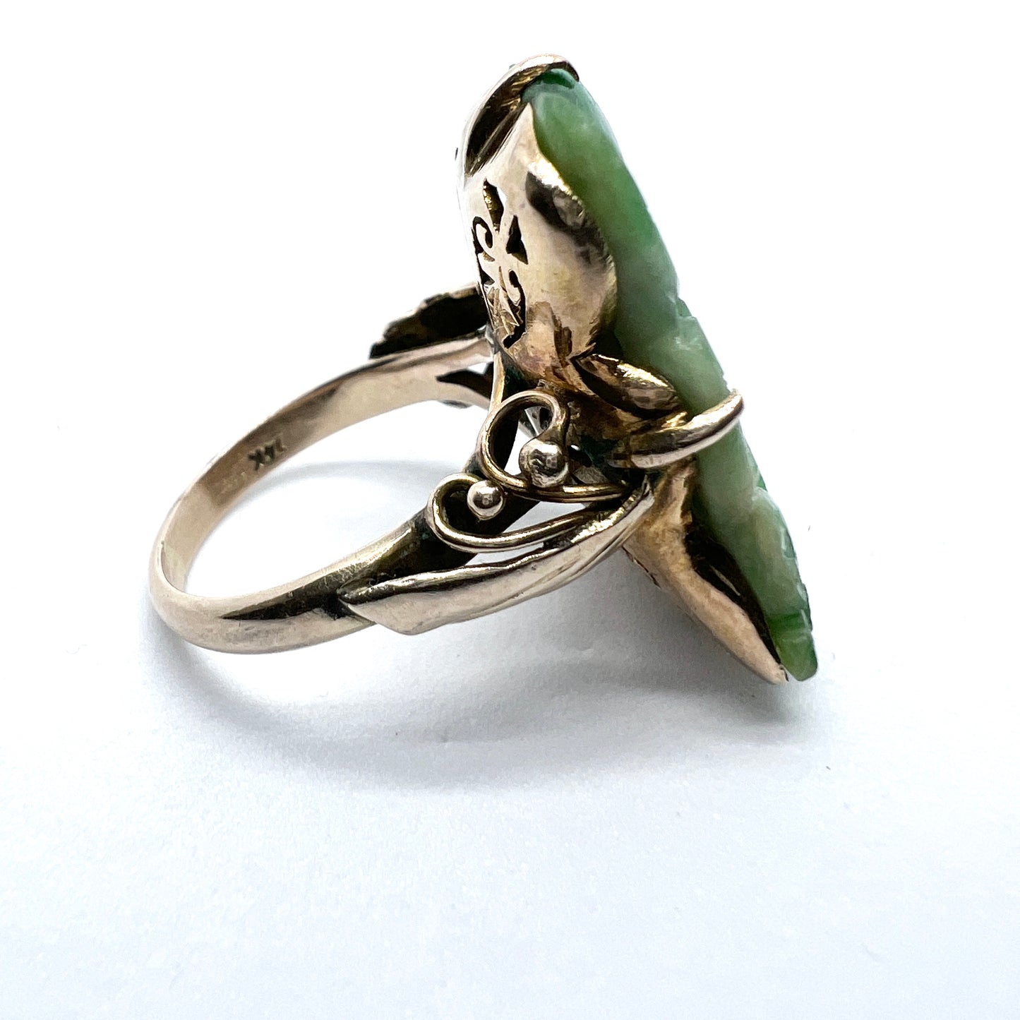 Vintage 14k Gold Carved Jadeite Ring. Back with Openwork.