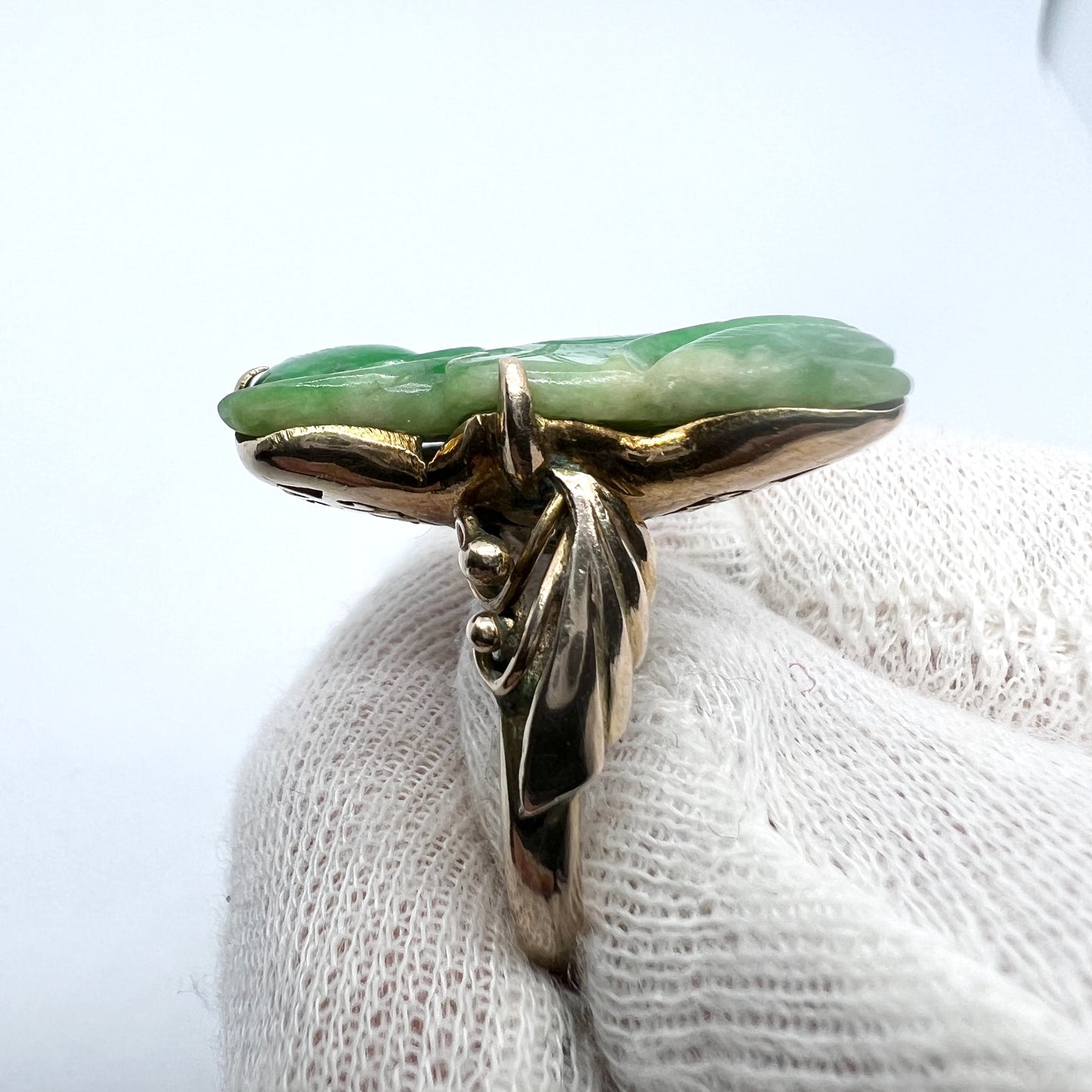 Vintage 14k Gold Carved Jadeite Ring. Back with Openwork.