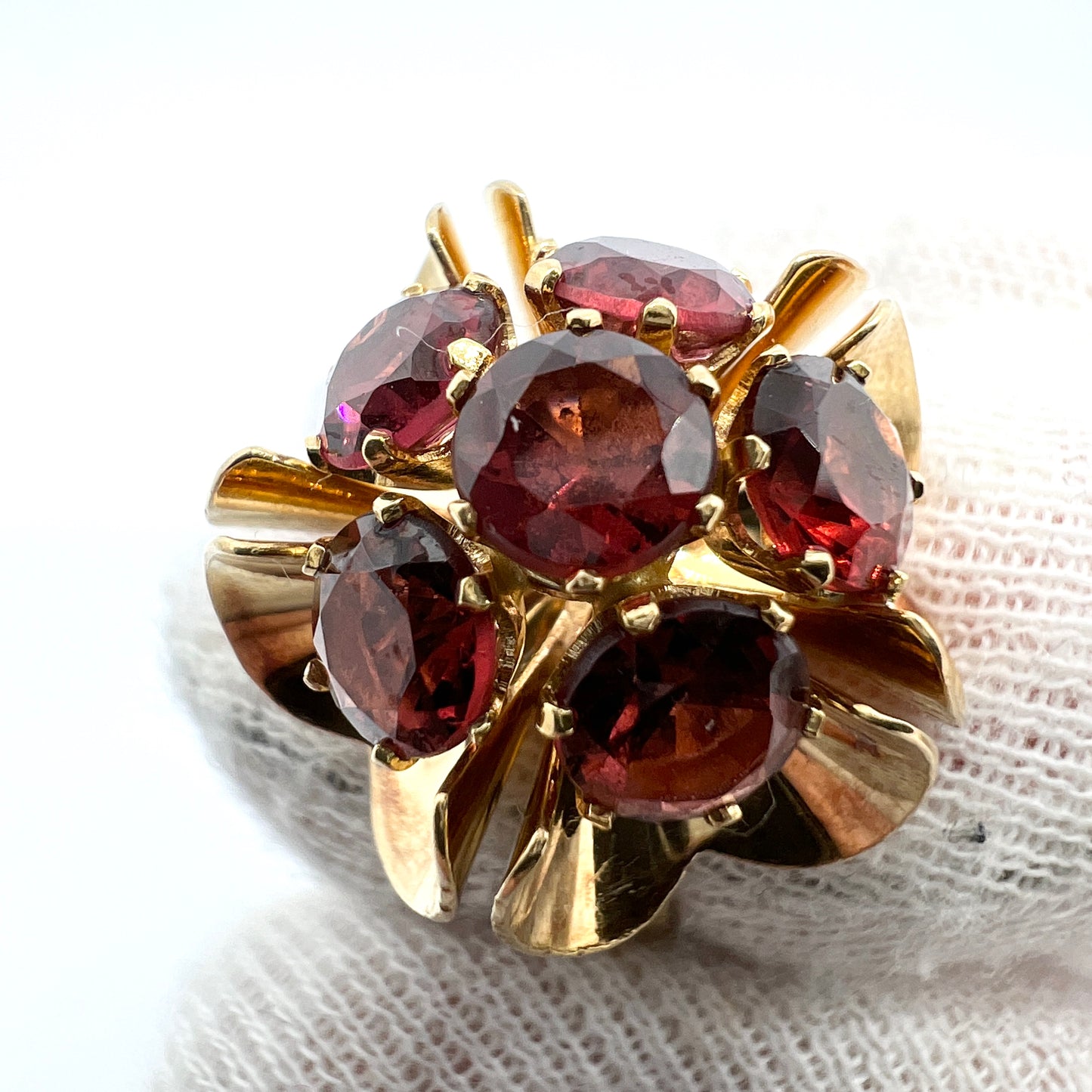 O Pettersson, Sweden year 1975, Vintage 18k Gold Garnet Ring.