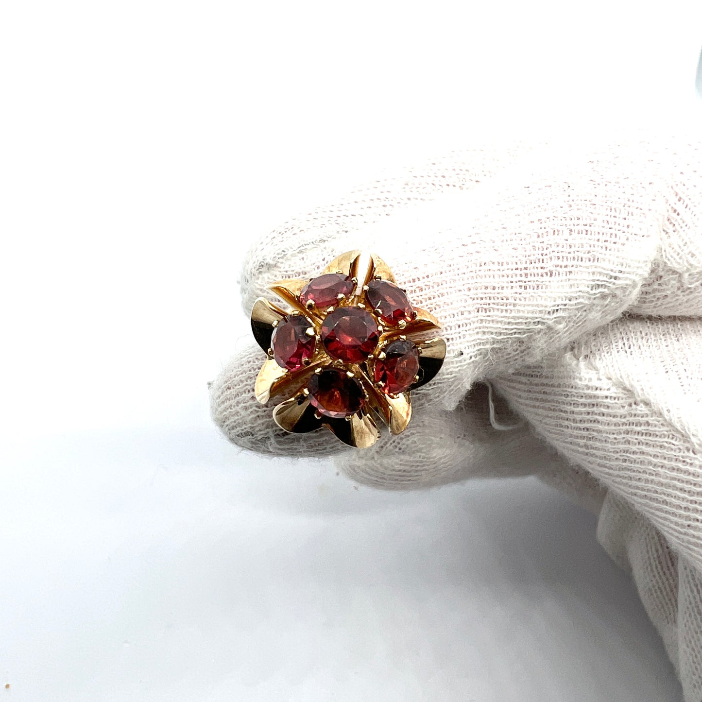 O Pettersson, Sweden year 1975, Vintage 18k Gold Garnet Ring.