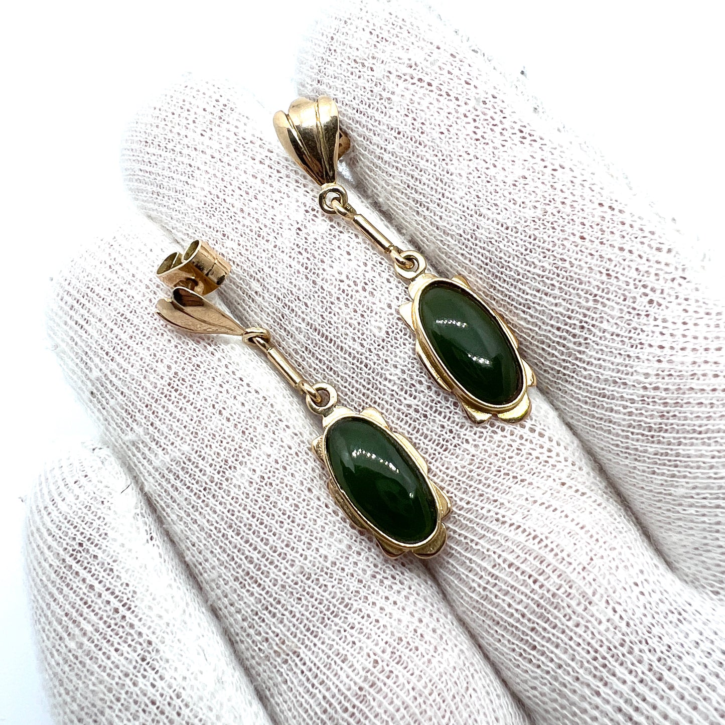 Vintage 18k Gold Nephrite Earrings.