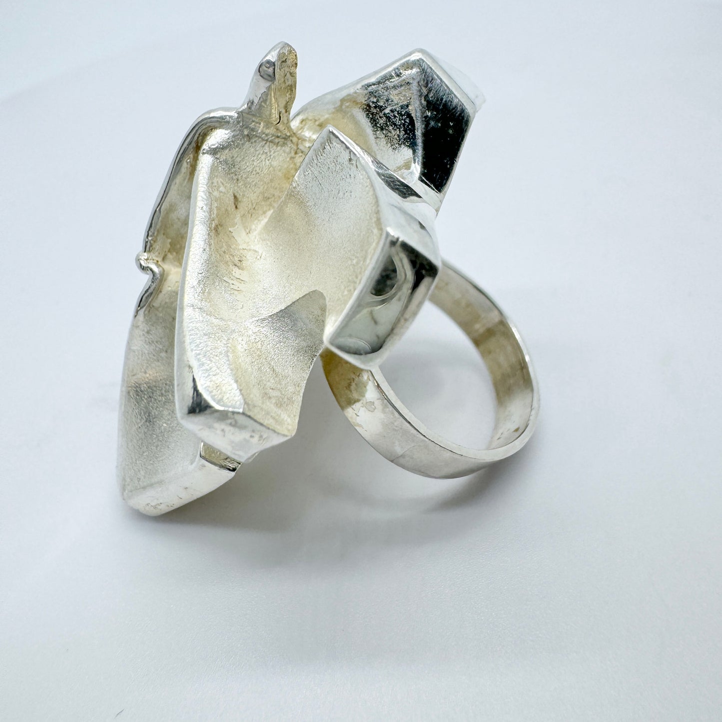 Matti J Hyvärinen, Finland 1972 Vintage Very Large Modernist Ring. Sterling Silver.