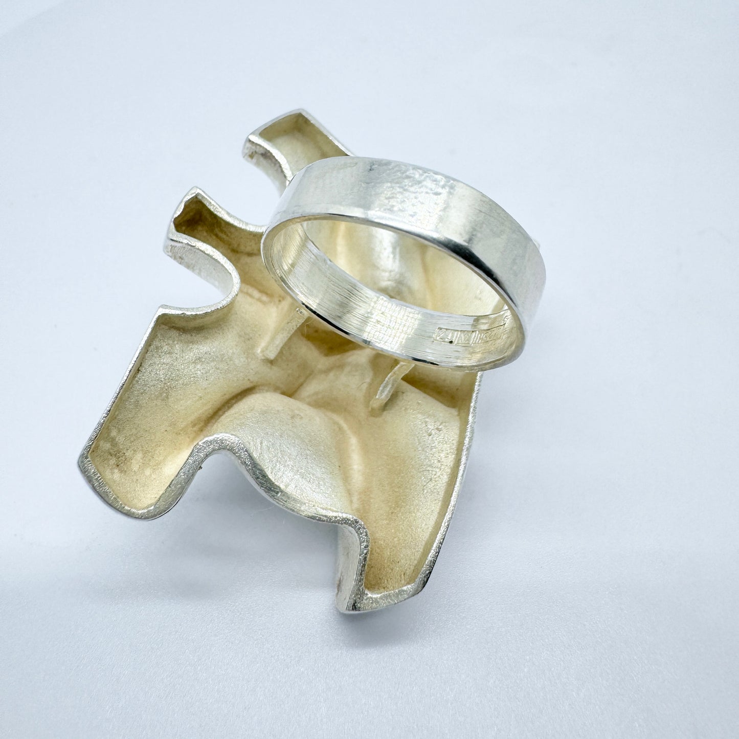 Matti J Hyvärinen, Finland 1972 Vintage Very Large Modernist Ring. Sterling Silver.