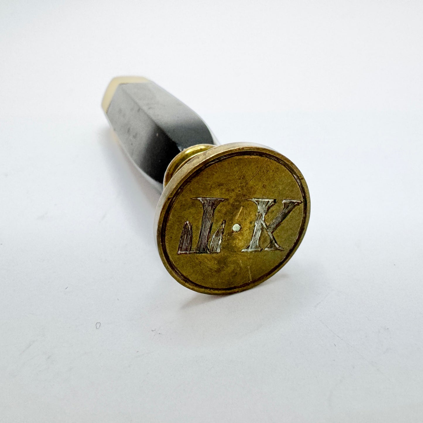 Vintage c 1930s Bakelite Wax Seal Stamp "TK"