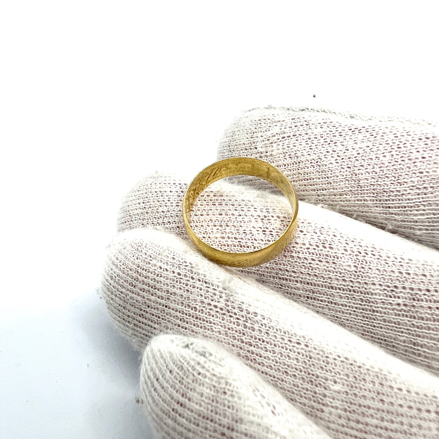 Wahlberg, Sweden 1901. Antique 23K Gold Band Ring.