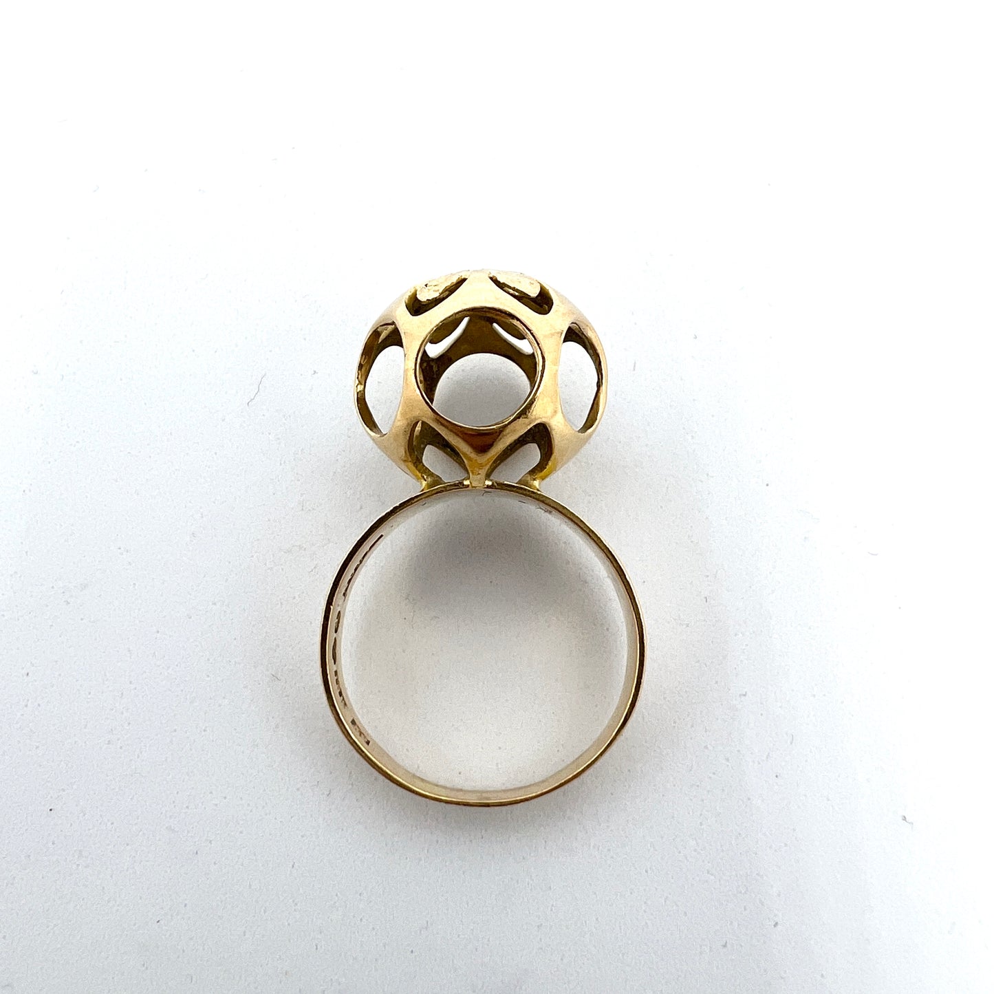 ALTON, Sweden 1972. Vintage  18k Gold Sphere Flower Power Ring.